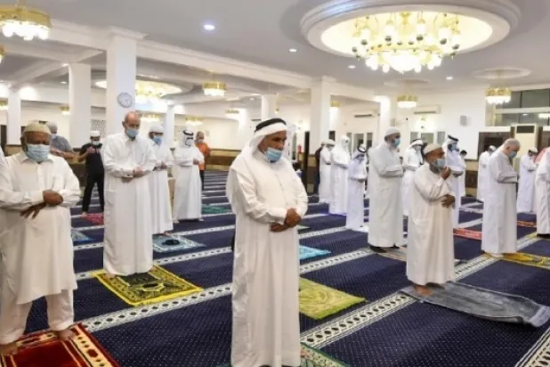 Katar'da camiler yeniden ibadete açıldı