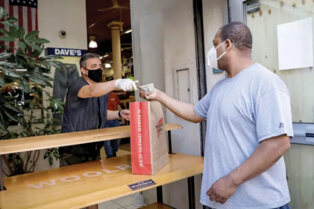 تزايد الإصابات يعزز مخاوف عودة أميركا إلى الحجر «المرهق»