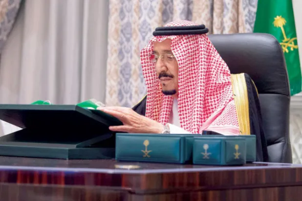 خادم الحرمين الشريفين لدى ترؤسه الجلسة المرئية لمجلس الوزراء (واس)