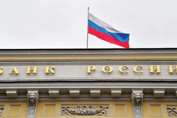 الروس يسحبون من حساباتهم المصرفية مع نمو ديونهم