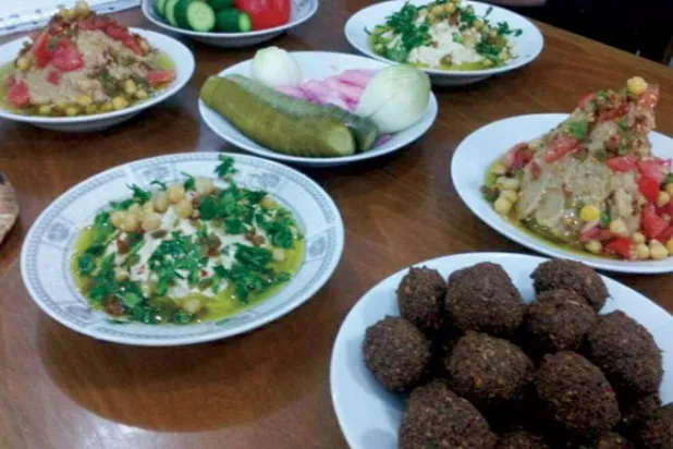 في اليوم العالمي للفلافل… فلسطينيون يتحدثون عن العشق والتاريخ