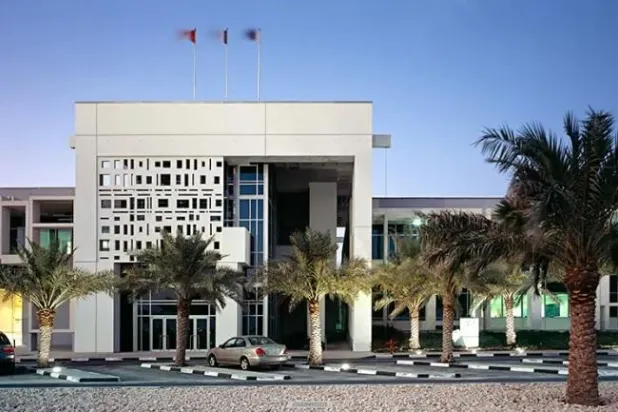 موظفون كنديون بكلية في قطر مهددون بالطرد حال مغادرتهم البلاد