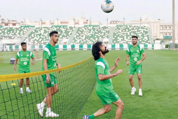 غياب المدرّب و«صيانة الملعب» يهددان بتأخير تدريبات الأهلي