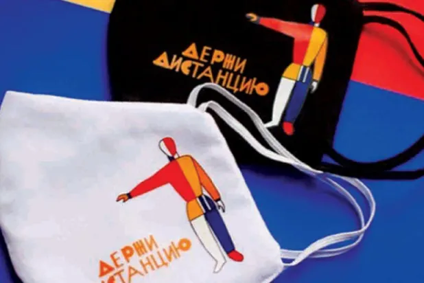 كمّامات بلمسة فنية هدايا تذكارية في متحف روسي