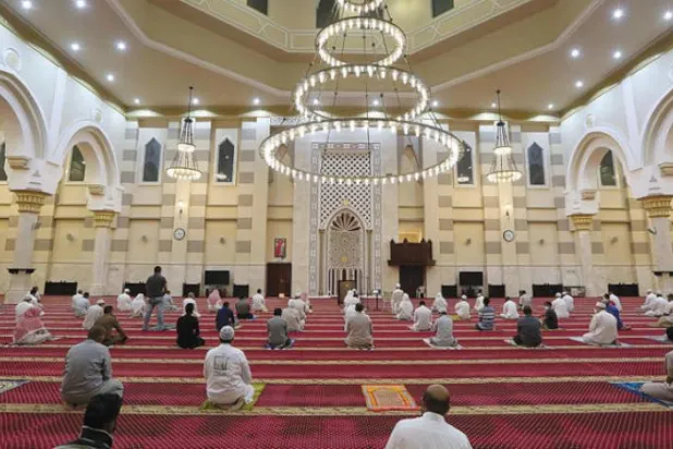 سعودی عرب میں زندگی کی واپسی کے پہلے دنوں میں حفاظت پر زور