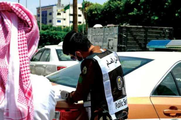 شرطة محافظة الطائف تتابع تنفيذ الإجراءات الاحترازية والتدابير الوقائية لمواجهة جائحة «كورونا» (واس)