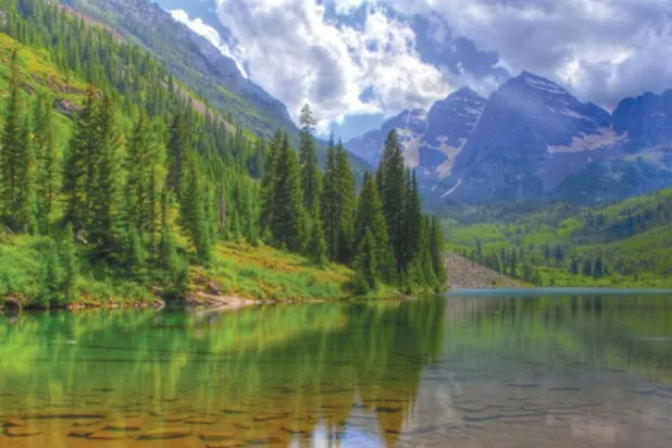 موت الإسفنج يُفقد مياه بحيرة «البايكال» شفافيتها ويهدد نظامها البيئي