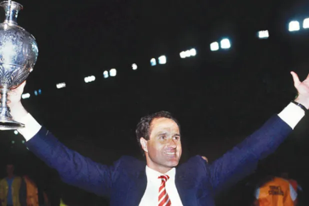 كيف فاز آرسنال بـ«لقب عالمي» رغم طرد طبيب الفريق؟