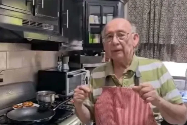 مسنّ مكسيكي يصبح نجماً بعدما ألزمته الجائحة البقاء في منزله