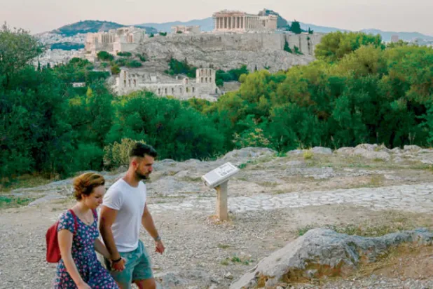 اليونان تعيد فتح أبوابها أمام الزوار