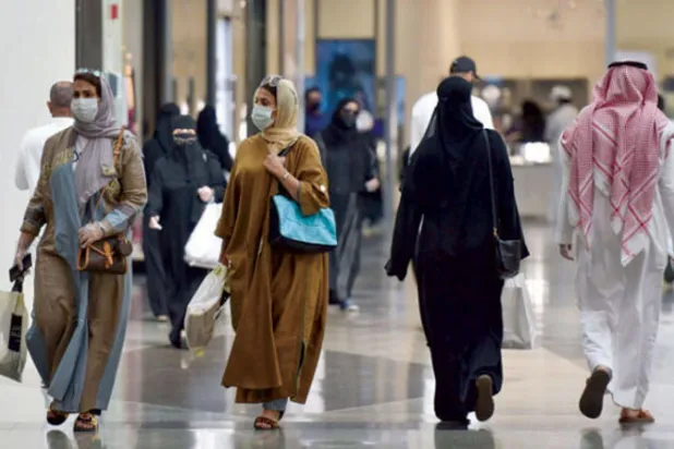 الإجراءات الاستباقية في دول الخليج تقرّب إعادة فتح المنافذ الجوية والبرية