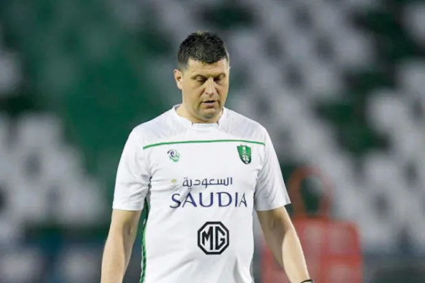 فلادان يطمئن قبل العودة على مصابي الأهلي