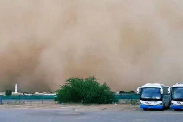 Umman'ı büyük bir kum fırtınası vurdu