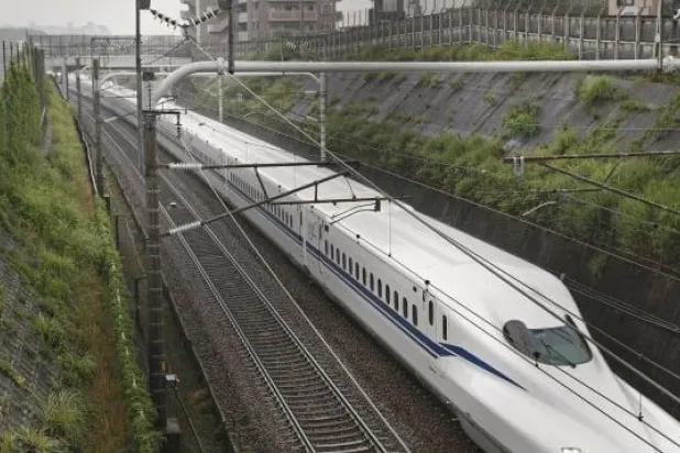 يحمي الركاب من الزلازل... اليابان تطلق قطاراً سريعاً جديداً