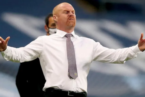 هل ينتهي مشوار شون دايك الناجح مع بيرنلي بالطلاق؟