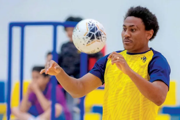 غياب تاومبا يثير الجدل والتساؤلات في التعاون