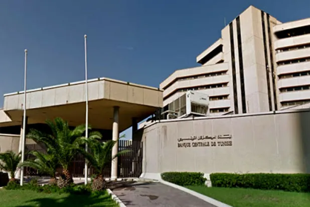 السياحة التونسية تفقد نصف عوائدها