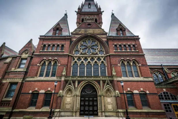 «الهجرة الأميركية» تحذر «الطلبة الأجانب»: إما الحضور الصفي أو الترحيل من البلاد