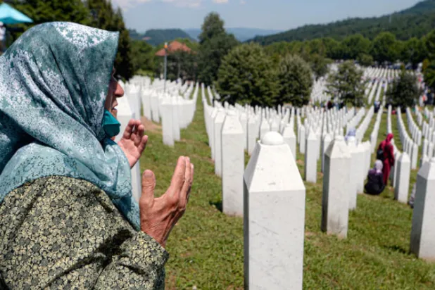أحيا أمس مسلمو البوسنة ذكرى الإبادة التي شهدتها سريبرينيتسا التي اعتبرت أسوأ مجزرة تقع على أرض أوروبية منذ الحرب العالمية الثانية (أ.ب)