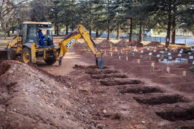 في النرويج... حفارو القبور بلا عمل بعد تراجع الوفيات العامة بسبب الإغلاق