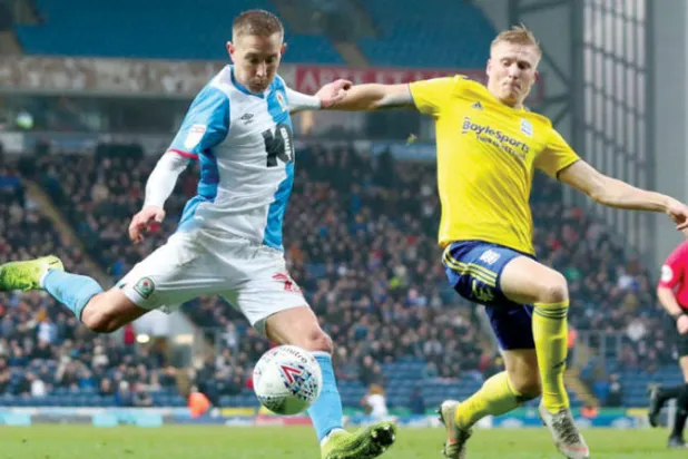 لويس هولتبي: الصعود إلى الدوري الإنجليزي الممتاز ليس مستحيلاً