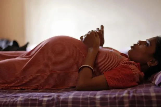 لماذا لا يحتاج بعض النساء إلى مسكنات الألم أثناء الولادة؟