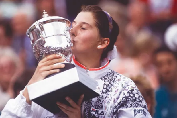 مونيكا سيليش... ملكة متوجة على عرش التنس انتهت مسيرتها بطعنة سكين