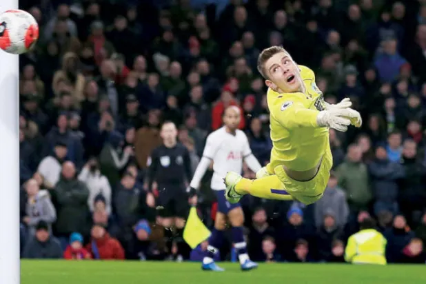 يرغب بوب في إزاحة جوردان بيكفورد عن عرين حراسة مرمى منتخب إنجلترا (الغارديان)