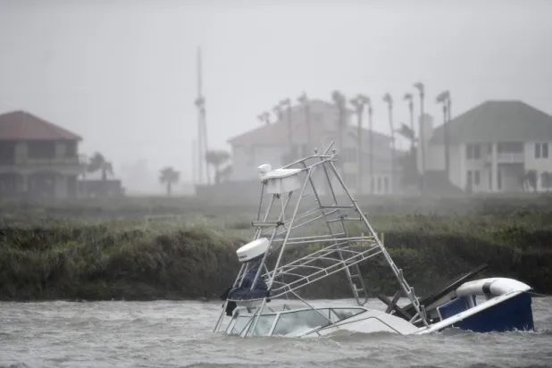 إعصار «هانا» يضرب تكساس التي تكافح تفشي كورونا