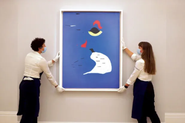 اللوحة التي أبدعها خوان ميرو عام 1927 بعنوان «بينتور» أو «المرأة ذات القبعة الحمراء» (أ.ب)