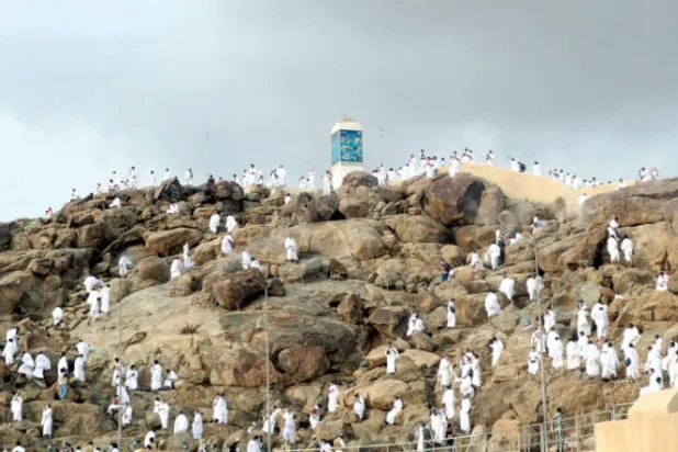 المسلمون يحتفلون بعيد الأضحى... والحجاج يرمون جمرة العقبة اليوم