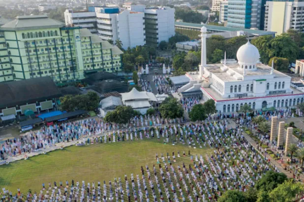 صلاة العيد في مسجد الأزهر في جاكارتا (إنترا فوتو)