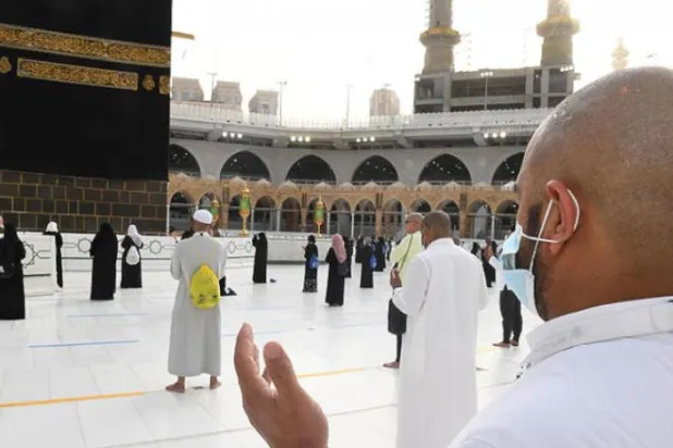 سعودی وضعیت حجاج را در قرنطینه خانگی پس از ترک مکه پیگیری می‌کند