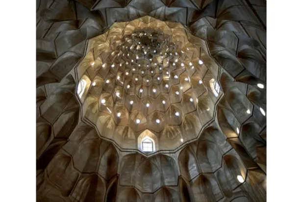 لا مكان آمناً في بغداد إلا مقابرها