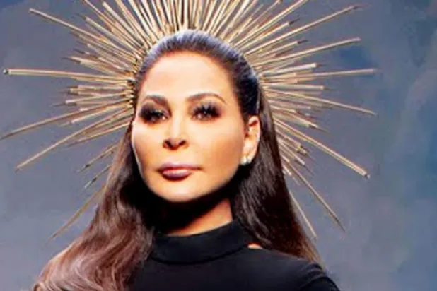 الیسا 18 گانوں میں مختصر کہانیوں کے ساتھ اپنے سامعین کے سامنے حاضر