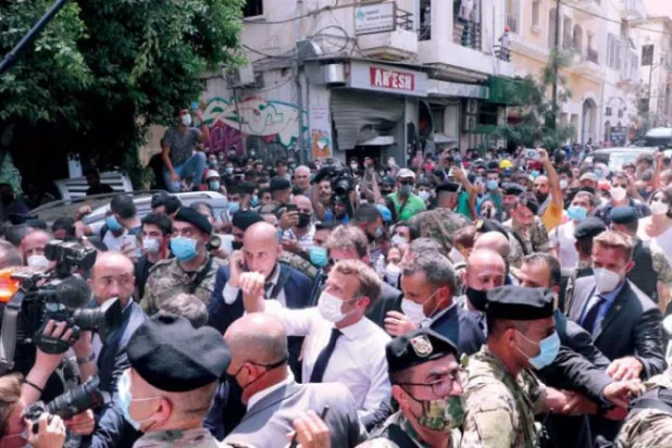 لبنانی عہدیداروں سے میکرون کی گفتگو: تبدیلی کریں یا ڈوب جائیں