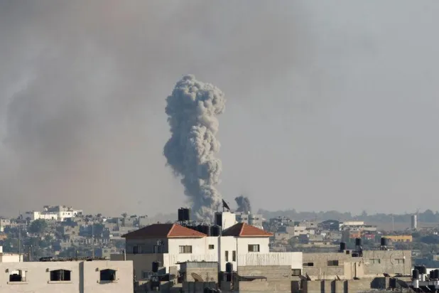 غارات إسرائيلية على غزة تستهدف مواقع لـ«حماس»