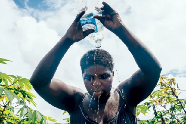ارتفاع درجة حرارة كوكب الأرض لا يصيب كل سكانه على نحو متكافئ  (تصوير: جيه سي نواكالور، نيجيريا)