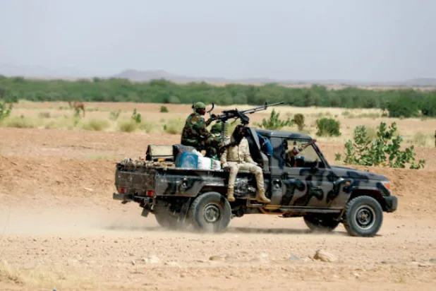 باريس تكرم ضحايا الهجوم الإرهابي في النيجر