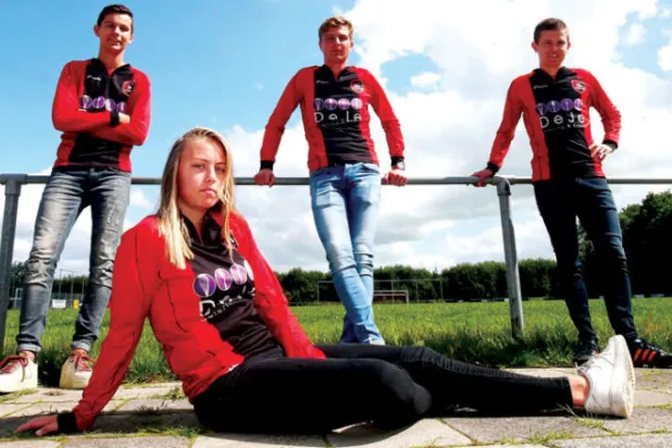 فوكيما... أول لاعبة في فريق كرة قدم للرجال