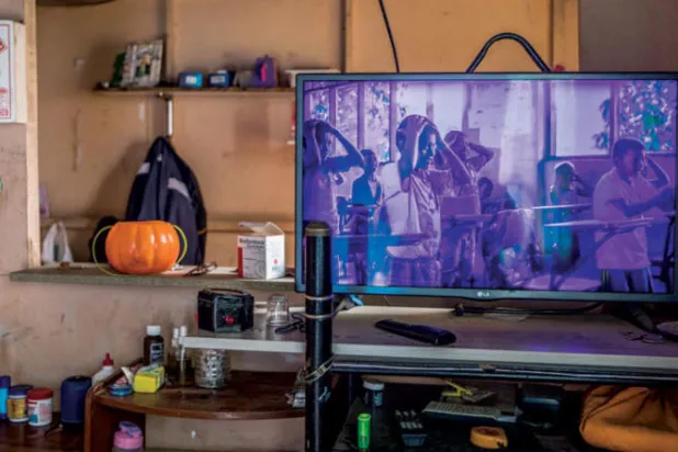  مع بدء انتشار الوباء استخدمت بيرو برامج تعليمية من المكسيك والأرجنتين 