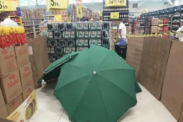 رغم وجود جثة داخله... متجر برازيلي يواصل البيع للزبائن