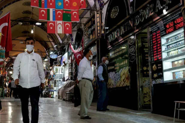 «فيتش» تخفض نظرتها المستقبلية للاقتصاد التركي إلى «سلبية»