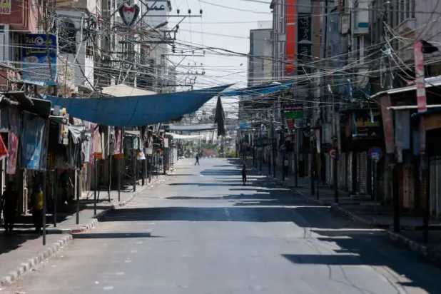 إجراءات عزل عام في غزة لاحتواء أول تفشٍ لكورونا