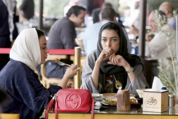 Suudi Arabistan’da kamu alanlarında koruyucu önlemlere uyulması vaka sayılarının düşmesine katkıda bulundu (Reuters)