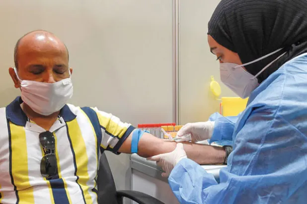 بحرينيون يخدمون الإنسانية بتجربة لقاح صيني ضد {كوفيد ـ 19}