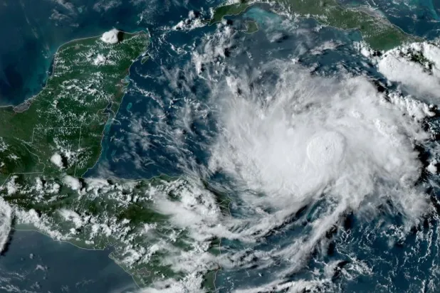 دول شمال أميركا الوسطى تستعد للإعصار «نانا»