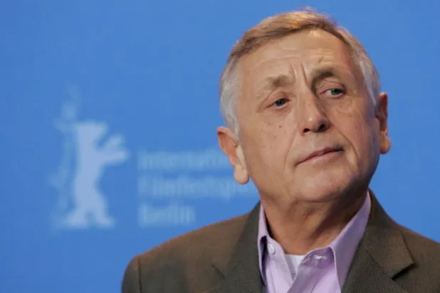 وفاة المخرج التشيكي الحائز على الأوسكار جيري مينزل عن 82 عاماً