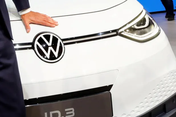 «فولكسفاغن» تقرر إنهاء تعاملاتها مع وكيل في المكسيك بسبب صورة نازية