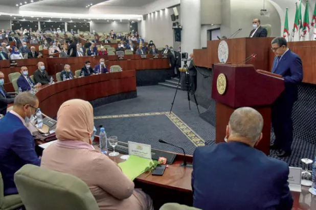 البرلمان الجزائري يصوت على «تعديل الدستور» قبل الاستفتاء